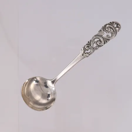 Sukkerskje (med bøy) Telesølv, lengde 12cm, 830S Vekt: 17,3 g Kontakt Lånekontoret for frakt