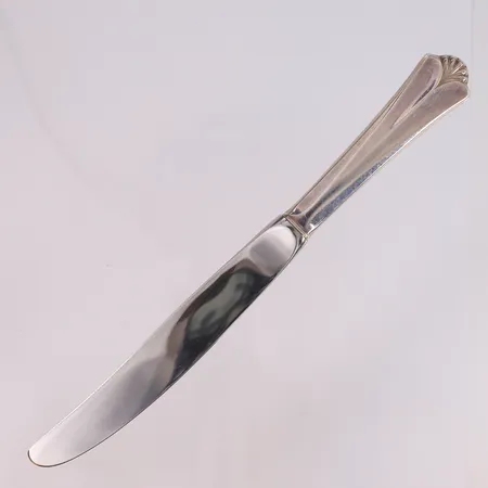 4 spisekniver, Rådhus med vifte, lengde 20,4cm, 830S Vekt: 294 g Kontakt Lånekontoret for frakt