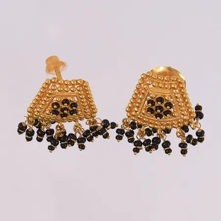 Ett par øredobber med sorte perler, 25x20mm, tilsynelatende ustemplet, 21K, bruttovekt 8,1g Vekt: 0 g Kontakt Lånekontoret for frakt