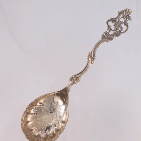 Skje i Oldemor, lengde 19,5cm, 830S Vekt: 47,5 g Kontakt Lånekontoret for frakt