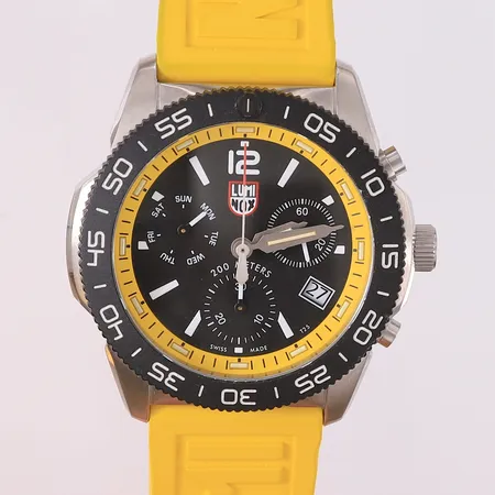 Luminox Pacific Diver armbåndsur, sort/gul, quartz, stål/carbonox, ø44 mm, ref. 3140.06754, XS.3145, silikon-rem, kronograf, safirglass, bruksslitasje, uten boks og tilbehør. Vekt: 0 g Kontakt Lånekontoret for frakt