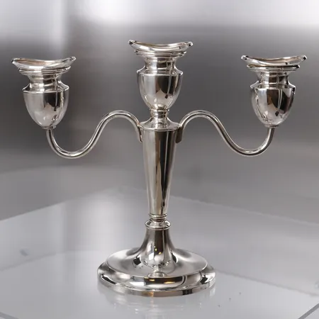 3-armet lysestake, SVT Sterling Denmark (Svend Toxværd), høyde 19cm, bunnen er fylt med gips, 925S, bruttovekt 401,7g Kontakt Lånekontoret for frakt