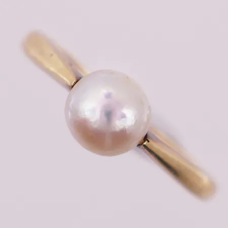 Ring med perle, ø 16,5mm, 6,3mm, 14K Vekt: 2,4 g Kontakt Lånekontoret for frakt