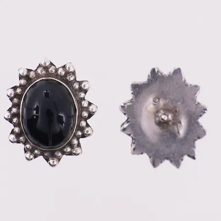 Ett par dobber med sort sten, 15x13mm, bredde 15,9mm, mangler stoppere, 925S Vekt: 4,1 g Kontakt Lånekontoret for frakt