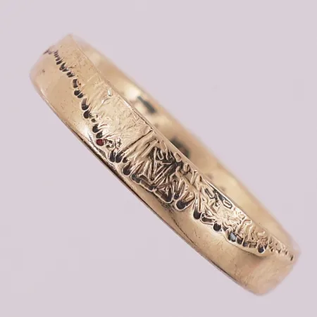 Ring, ø18,6mm, bredde 3,9mm, gravert, 14K Vekt: 3,9 g Kontakt Lånekontoret for frakt