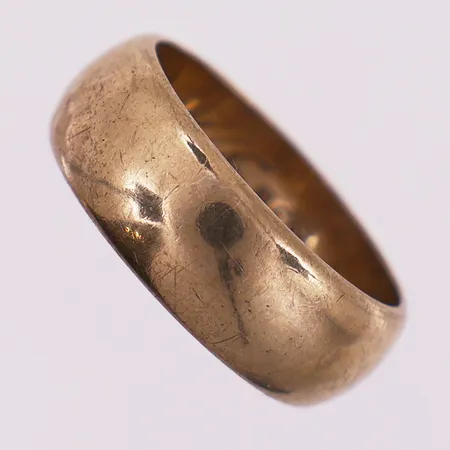 Ring, ø 17mm, bredde 7mm, gravert, 8K Vekt: 5,9 g Kontakt Lånekontoret for frakt