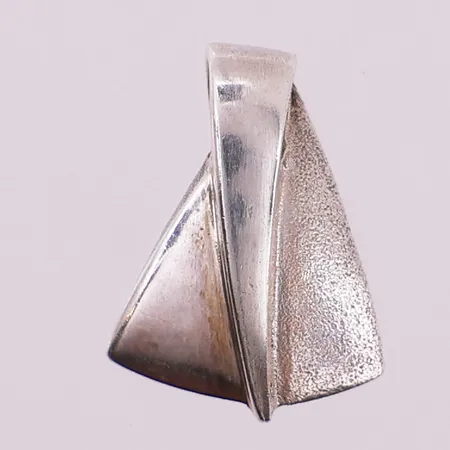 Anheng, Riitta Hakala, 16,5x12mm, 925S Vekt: 0,8 g Kontakt Lånekontoret for frakt