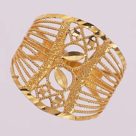 Ring, ø18mm, bredde 17,6mm, 21K Vekt: 2,4 g Kontakt Lånekontoret for frakt