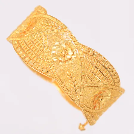 Armring, ø57mm, bredde 21-26mm, 22K Vekt: 40 g Kontakt Lånekontoret for frakt