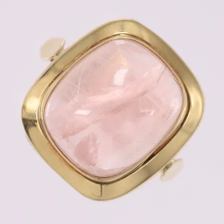 Ring med rosenkvarts, ø18mm, bredde 2-18mm, 14K Vekt: 4,1 g Kontakt Lånekontoret for frakt