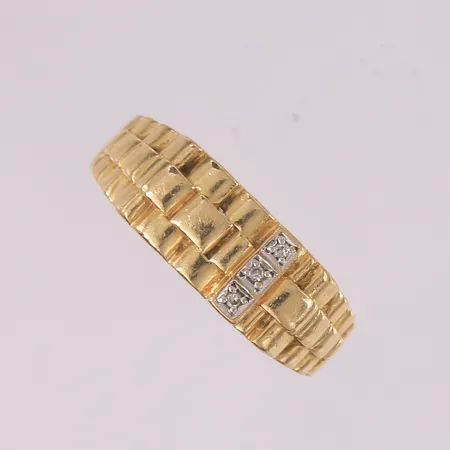 Ring med 3 blanke stener, to-farget, ø20,3mm, bredde 3,4- 8,5mm, 14K Vekt: 6,9 g Kontakt Lånekontoret for frakt