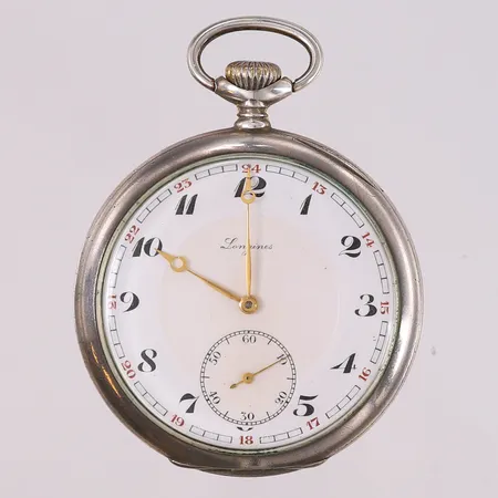 Longines lommeur i sølv, ø50mm, cal. 37.93, snr: 5343042, urskive hvit emalje, urverket går ikke, S800, med sertifikat, noe bulkete, bruttovekt 73,2g Kontakt Lånekontoret for frakt