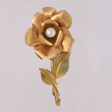 Brosje rose med perle, 68x35mm, 18K Vekt: 12,8 g Kontakt Lånekontoret for frakt