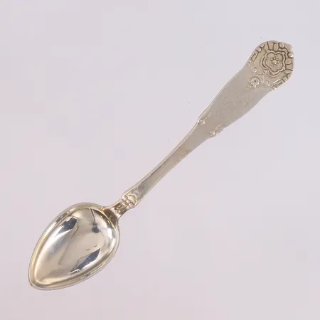 5 teskjeer Hardanger, lengde 11,8cm, 830S Vekt: 57,4 g Kontakt Lånekontoret for frakt