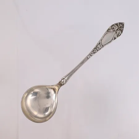 Liten kompottskje Opphøiet rose, lengde 18,7cm, 830S Vekt: 42,2 g Kontakt Lånekontoret for frakt