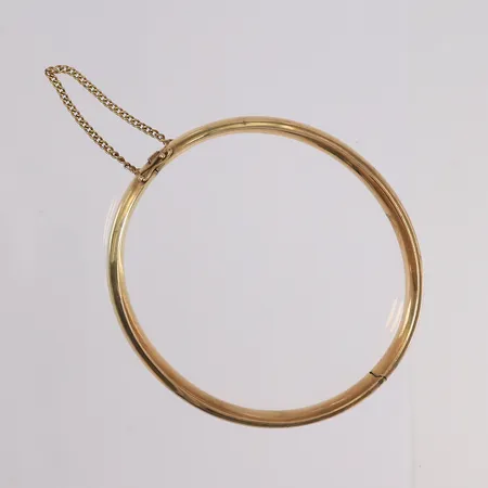 Armring, oval, kan åpnes, 60x54mm, bredde 7,4mm, 14K Vekt: 9,3 g Kontakt Lånekontoret for frakt