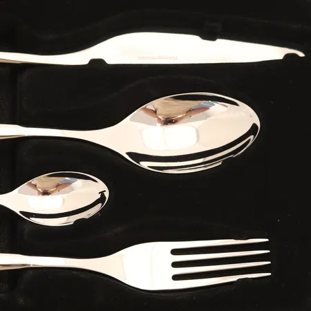 Bestikksett i 48 deler, Hardangerbestikk Lykke, designet av Odd Leikvoll, polert finish, fremstår som nytt Kontakt Lånekontoret for frakt