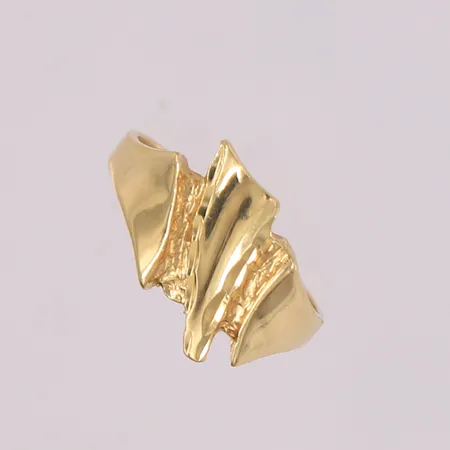 Ring, ø16,7mm, bredde 1,7- 13,2mm, 14K Vekt: 2,5 g Kontakt Lånekontoret for frakt