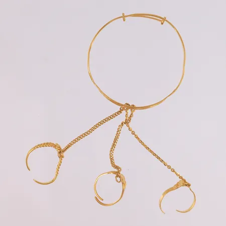 Armring for barn med 3 ringer, justerbar, 22K Vekt: 8,6 g Kontakt Lånekontoret for frakt