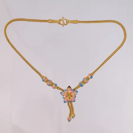 Halssmykke med farget emalje, lengde 49cm, bredde 3,1- 55mm, thai-gull, 23K, vekt = 5 baht Vekt: 75,9 g Kontakt Lånekontoret for frakt