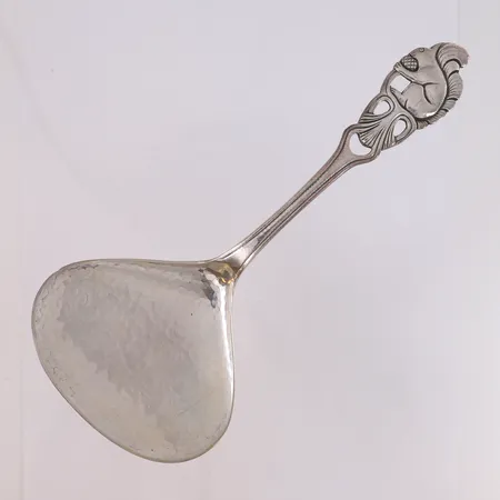 Stor serveringsspade Ekorn, lengde 20,5cm, 830S Vekt: 74,8 g Kontakt Lånekontoret for frakt