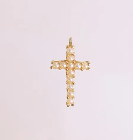 Anheng kors med perler, 28x16mm, 14K Vekt: 1,9 g Kontakt Lånekontoret for frakt