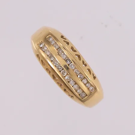 Ring med diamanter (24 x ca. 0,01ct), ø17,5mm, bredde 2,9- 8,2mm, 14K Vekt: 3,9 g Kontakt Lånekontoret for frakt