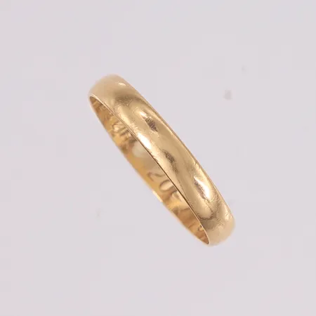 Ring, ø18,5mm, bredde 3,3mm, gravert, 14K Vekt: 1,6 g Kontakt Lånekontoret for frakt