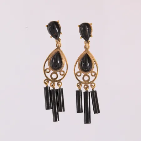 Ett par øredobber med sorte stener, 53x13mm, 18K, bruttovekt 6,4g Vekt: 0 g Kontakt Lånekontoret for frakt