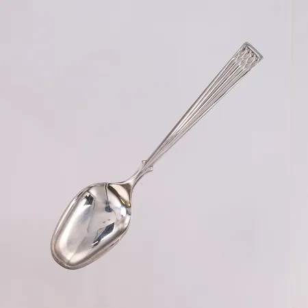 12 isskjeer Arvesølv, lengde 15,1cm, 830S Vekt: 262,8 g Kontakt Lånekontoret for frakt