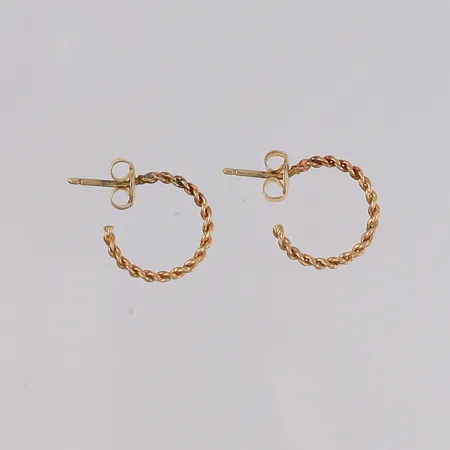 Ett par øreringer, ø16mm, bredde 1,6mm, stoppere er ikke gull (heller ikke medtatt i vekt), 14K Vekt: 1,3 g Kontakt Lånekontoret for frakt