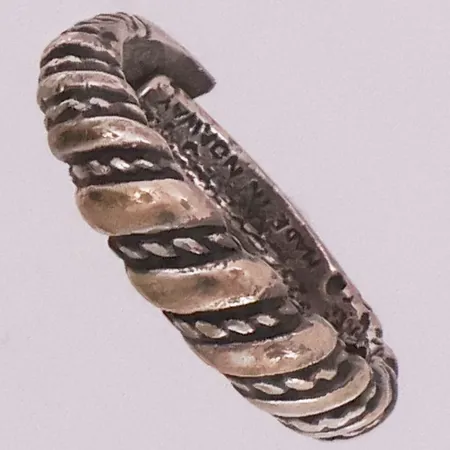 Ring, ø 16mm, bredde 4,4mm, made in Norway, 925S Vekt: 3,3 g Kontakt Lånekontoret for frakt