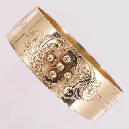 Armring med mønster, ø62,8mm, bredde 20,8mm, 14K  Vekt: 80,1 g Kontakt Lånekontoret for frakt