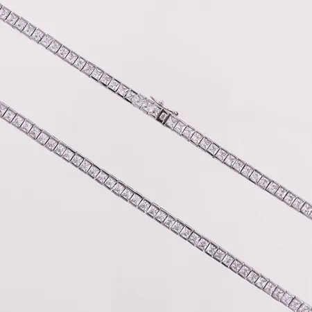 Halskjede med klare stener, lengde 45cm, bredde 4,6mm, 925S Vekt: 37,4 g Kontakt Lånekontoret for frakt