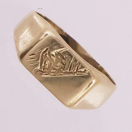 Ring, ø 19,6mm, bredde 8,2mm, bøyd, 14K Vekt: 3,1 g Kontakt Lånekontoret for frakt