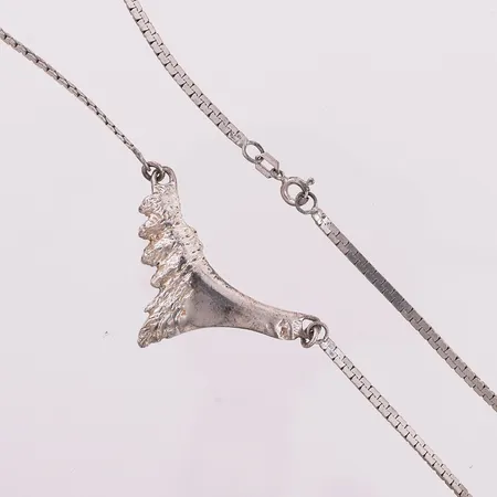 Halssmykke, lengde 39cm, bredde 2,3-16,6mm, 925S Vekt: 11,4 g Kontakt Lånekontoret for frakt