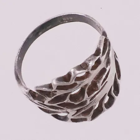 Ring, ø 17,5mm, bredde 3,3-23mm, 925S Vekt: 3,8 g Kontakt Lånekontoret for frakt