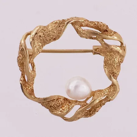 Brosje med perle, lengde 23,5mm, bredde 5,9mm, 14K Vekt: 2,4 g Kontakt Lånekontoret for frakt