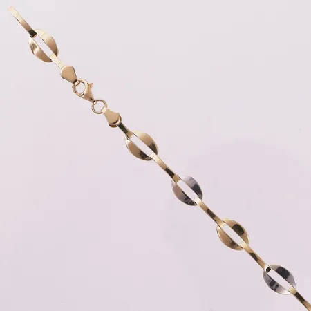 Armbånd, lengde 19,2cm, bredde 1,7-7,4mm, defekt/røket, 18K Vekt: 6,6 g Kontakt Lånekontoret for frakt