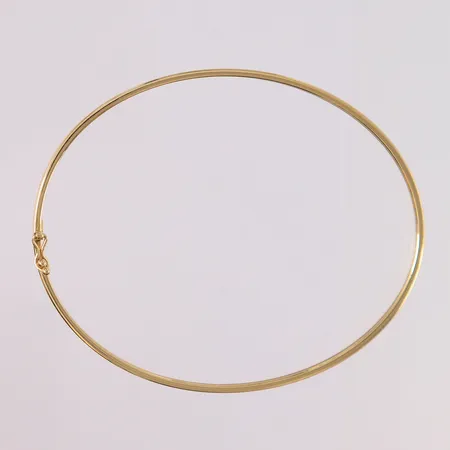 Armring, oval og hul, 61x51mm, bredde 2,1mm, 18K Vekt: 2,9 g Kontakt Lånekontoret for frakt