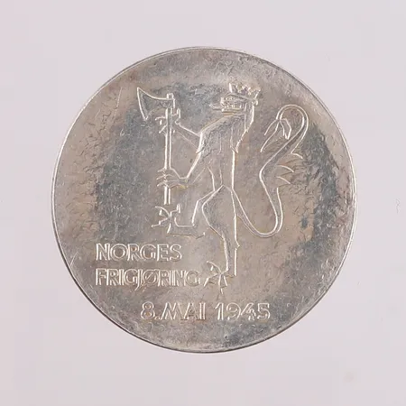 Sølvmynt, Norges frigjøring, 200kr, år 1980, S 625/1000 Vekt: 26,9 g Kontakt Lånekontoret for frakt