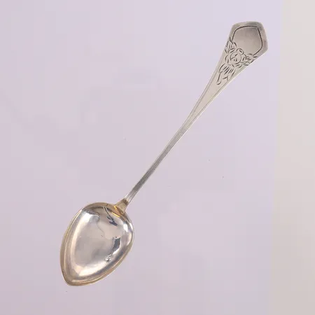 Skje i sølv, 13,5 cm. Vekt: 7,6 g Kontakt Lånekontoret for frakt