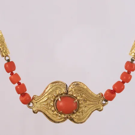 Halssmykke med røde perler, lengde 87cm, bredde 6,9- 27,3mm, 14K, bruttovekt 85,9g Vekt: 0 g Kontakt Lånekontoret for frakt