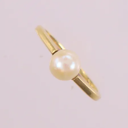 Ring med perle, ø16,8mm, bredde 1,5- 6,4mm, 14K Vekt: 2,4 g Kontakt Lånekontoret for frakt