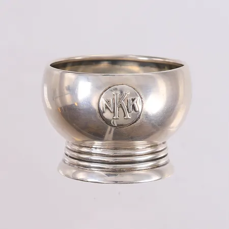 Eggeglass med tekst "NKK", D-A, høyde 3,4cm, 830S Vekt: 31,8 g Kontakt Lånekontoret for frakt