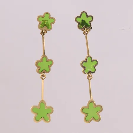 Ett par øredobber med grønt glass, 42x7mm, én stopper er sølv, 14K Vekt: 1,7 g Kontakt Lånekontoret for frakt