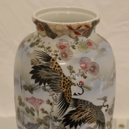 Keramisk vase, japansk/kinesisk, høyde 37cm Vekt: 0 g Kontakt Lånekontoret for frakt