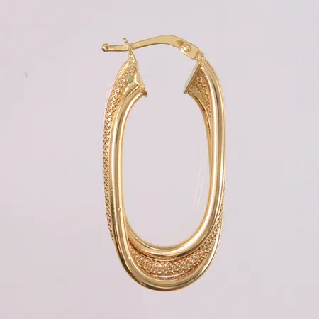 Én stk. øredobb, 35x17mm, bredde 6,4mm, 18K Vekt: 2,2 g Kontakt Lånekontoret for frakt