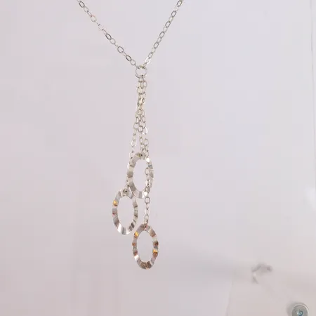 Halssmykke, lengde 42cm, bredde 2,3- 9mm, 925S Vekt: 7,1 g Kontakt Lånekontoret for frakt