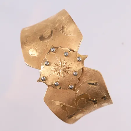 Armring (åpen), to-farget, oval, 62x58mm, bredde 14- 37mm, 14K Vekt: 27,6 g Kontakt Lånekontoret for frakt